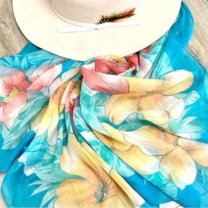 Sweet floral SILK vintage scarf w gardenia/prairie/country/cottage/resort vibe